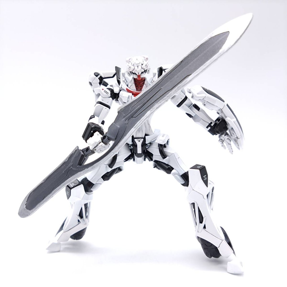 gquuuuuux-masspro-8-posing-0-1