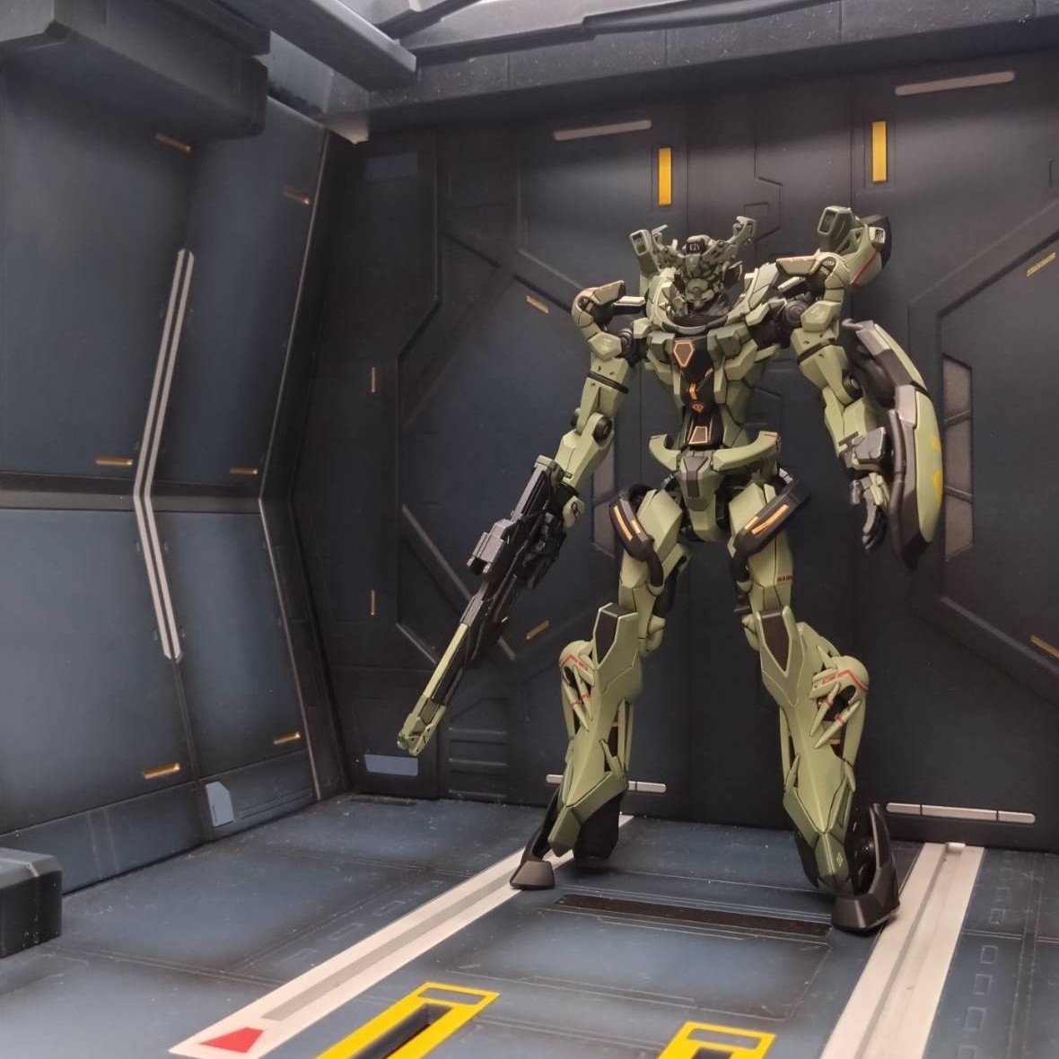gquuuuuux-zeon-8-gallery-1