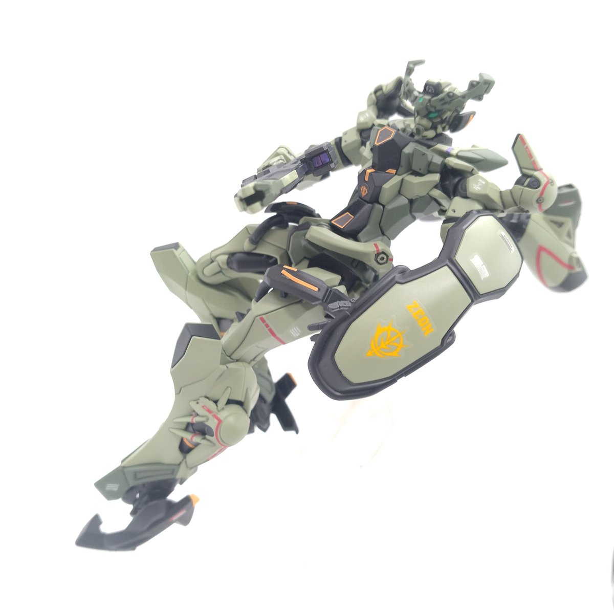 gquuuuuux-zeon-8-posing-11