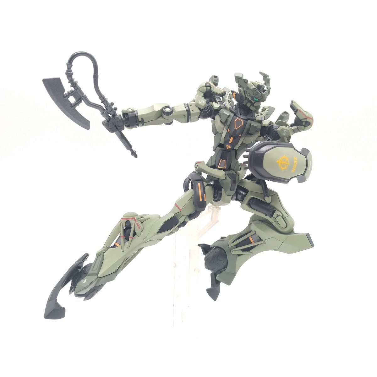 gquuuuuux-zeon-8-posing-2