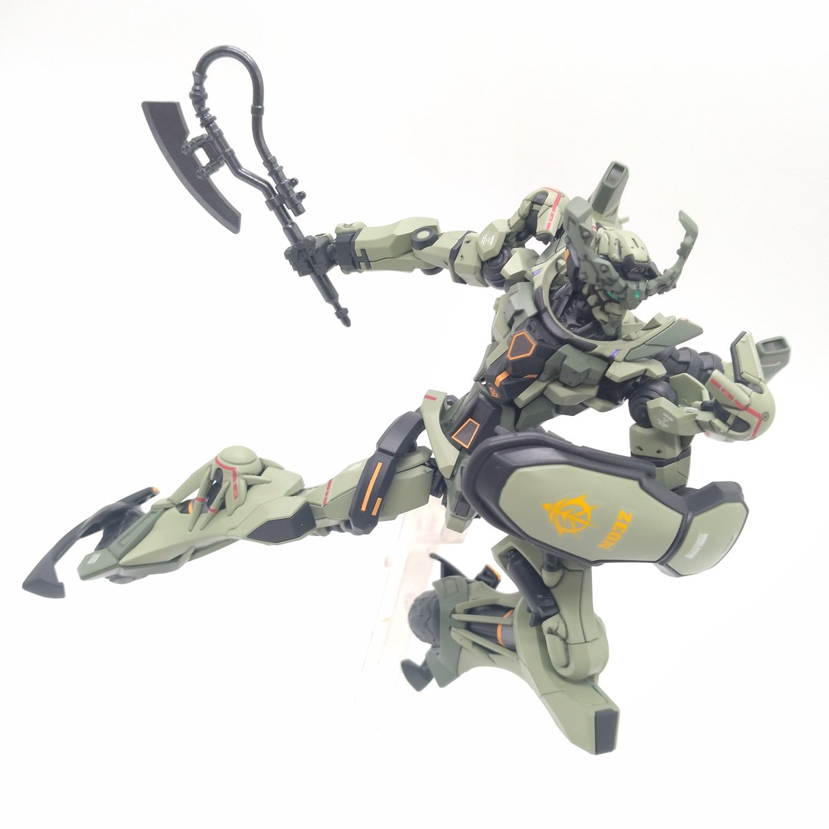 gquuuuuux-zeon-8-posing-3