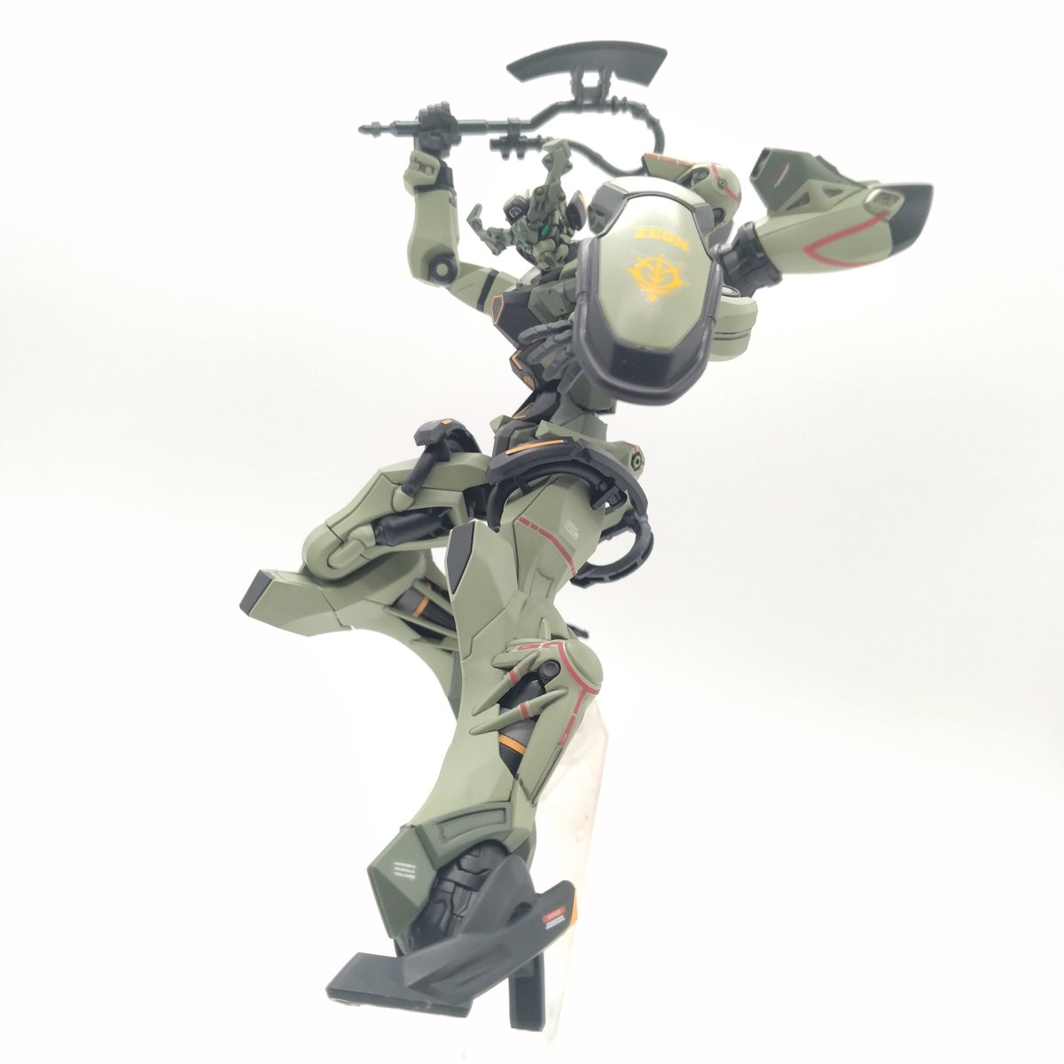 gquuuuuux-zeon-8-posing-4